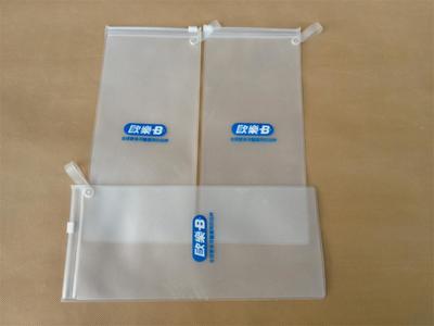 匠心獨(dú)運(yùn)，定義品牌風(fēng)采——宏捷塑料解析PVC服裝吊牌設(shè)計(jì)理念與包裝服務(wù)